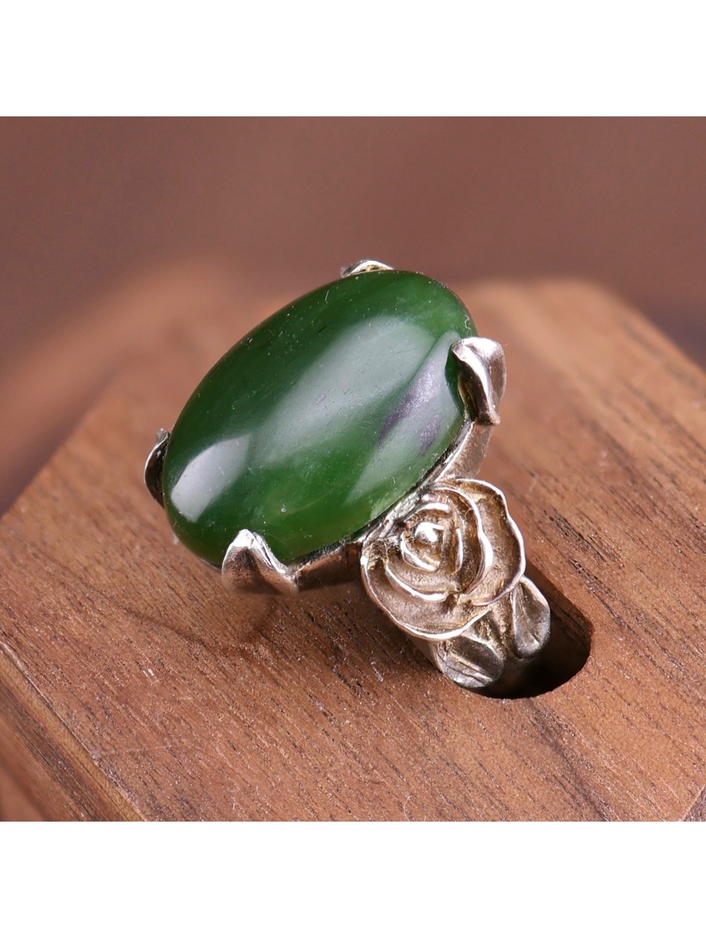 Vintage Artisan Studio Sterling Sculpted Roses Green Nephrite Cabochon Ring